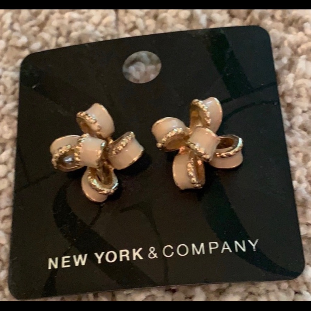 Brand New Loopy Bow Earrings 10$